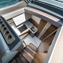 Azimut 50 Fly Galley Up