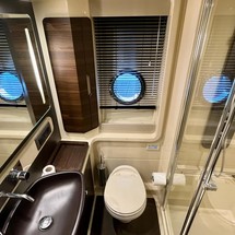 Azimut 50 Fly Galley Up