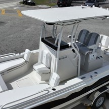 Ranger boats 2400 bay