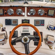 Sea ray 480 sedan bridge