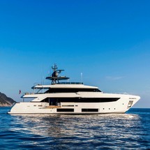 Custom Line Navetta 33