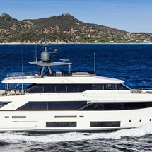 Custom Line Navetta 33