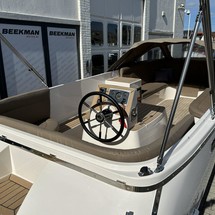 Hatteras 80 Motor Yacht