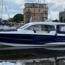 Sealine C390