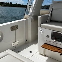 Boston Whaler 350 Realm