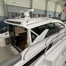 Cruisers Yachts 42 Cantius